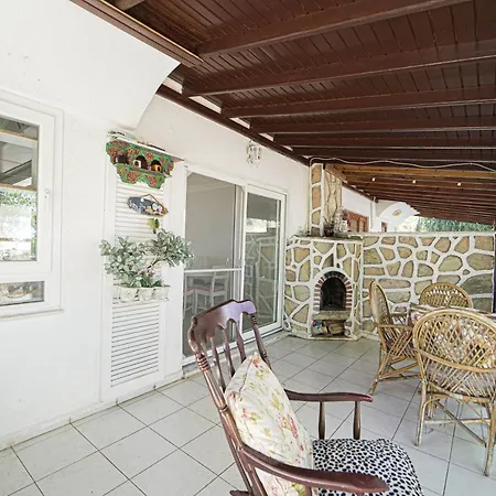 Vakantiehuis Gorgeous House With Garden